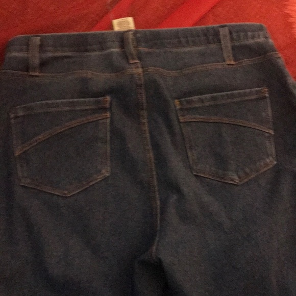 Fashionable and comfy can be dressed up or down! - Picture 3 of 4